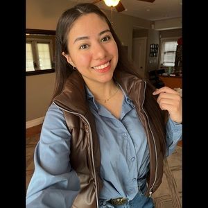 Meet your Posher, Alejandra carolina